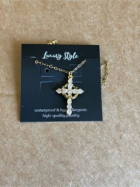 Cross necklace 18kt gold plated steel